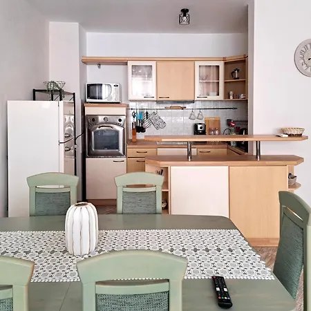 уютен дом на 15 минути от плажа 아파트